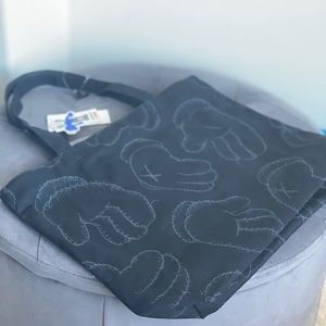 Kaws x Uniqlo tote never used